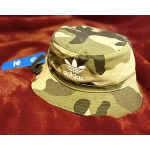 ADIDAS - ORIGINALS CAMO BUCKET HAT